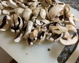 Foto del paso 1 de la receta Bocata de lomo adobado con champiñón y cebolla