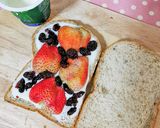 รูปขั้นตอนการทำที่ 2 ของ Strawberry Toast Yogurt