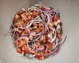 Foto del paso 6 de la receta: 🥙Shawarma de pollo en pan pita 🥙 con vegetales y dos salsas 🥙