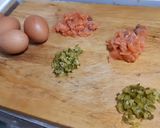 Foto del paso 1 de la receta: Huevos revueltos con salmón ahumado