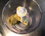 Une image de l'étape 2 de Sauce salade moutarde de Bourgogne, framboise, basilic et persil frais.