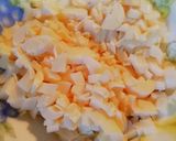 Foto del paso 8 de la receta: Ensaladilla sobre barcas de pan de gambas