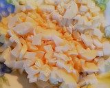 Foto del paso 8 de la receta: Ensaladilla sobre barcas de pan de gambas