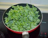 Foto del paso 5 de la receta Cena saludable de salmón a la plancha con kale y arroz