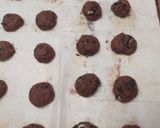 Foto langkah ke 5 dari resep Cookies & Cream Chocolate Sourdough Discard Cookies.