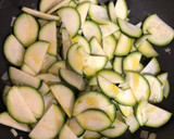Foto del paso 4 de la receta: Pastel de puerros y calabacín