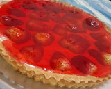 Foto del paso 5 de la receta: Tarta de frutilla con crema y gelatina♡