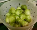 Foto del paso 1 de la receta: Coles de bruselas con crema de mandarinas