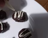 Foto langkah ke 4 dari resep Kurma Coklat Isi Keju Oles.