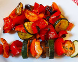 Foto del paso 3 de la receta: Brochetas de salmón al grill con verduras