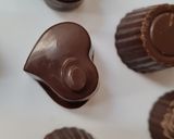 Foto del paso 7 de la receta: Bombones con mantequilla de maní y corazón de merengue #fat
