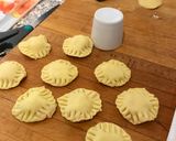 Une image de l'étape 3 de Mini feuilletés apéro saumon/Boursin®️ ou ricotta/tomates séchées.