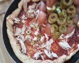 A picture of step 4 of Chicken pizza.