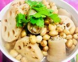 Hình bước làm 3 của món Canh Đuôi Heo Hầm Củ Sen