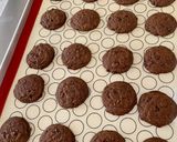 Foto langkah ke 5 dari resep Double Chocolate Chip Cookies.