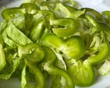Une image de l'étape 2 de Salade de thon à la sauce d’oignons aigre-douce.
