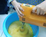 Foto langkah ke 1 dari resep Bolu mini tanpa oven.