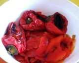 Foto del paso 2 de la receta: Ensalada de pimientos rojos asados