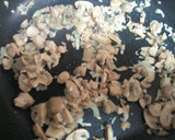 Foto del paso 1 de la receta: Risotto salvaje con champiñones ligero