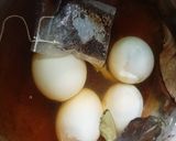 Foto langkah ke 2 dari resep Pindang Telur Teh Celup.