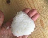 Foto del paso 2 de la receta: Onigiri de atún express 🍙 (fácil y rápido)
