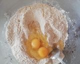 Teljes kiőrlésű mandulás - meggyes csiga recept fázis 3 fotója