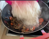 Foto del paso 7 de la receta: Noodles de arroz con ternera y champiñones