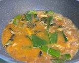 Foto langkah ke 3 dari resep Ikan tongkol kuah asam kemangi.