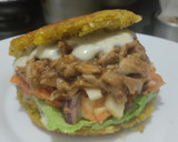 Foto del paso 15 de la receta: Arepa🥯de mazorca🌽rellena de pollo🍗, ensalada y salsa🍎tártara liviana🧆🥙🫓