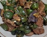 Foto langkah ke 6 dari resep Oseng Daging Sapi Cabe Ijo.