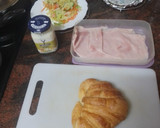 Foto del paso 1 de la receta: Croissant vegetal con jamón cocido y alioli