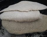 Foto del paso 2 de la receta: Milanesa de pollo a la napolitana
