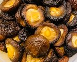 Hình bước làm 1 của món Nấm hương xào xì dầu vị teriyaki