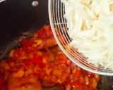 A picture of step 4 of Fried macaroni with a little twist.