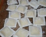 Foto del paso 1 de la receta: Ravioles Fritos con salsa de arvejas