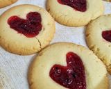 Foto del paso 6 de la receta: Galletitas con corazón dulce 💟