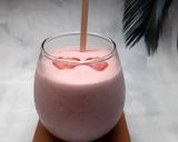 Foto langkah ke 3 dari resep Strawberry smoothies.