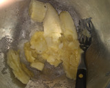 Foto del paso 1 de la receta: Budín de banana, dulce de arándanos y frutos secos