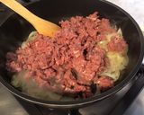 Une image de l'étape 5 de Bœuf épicé aux courgettes, oignons et persil.