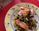 Foto del paso 7 de la receta: Salmón con patatas fritas y pimientos fritos
