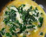 Foto del paso 2 de la receta: Omelette de espinaca y queso. 🍃