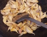 A picture of step 1 of Idly milagai podi(idly gun powder).
