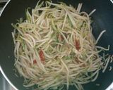 Foto langkah ke 3 dari resep Kentang goreng Tumis Tauge.