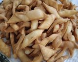 A picture of step 8 of Namak pare 🌺.