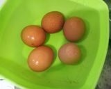 Foto langkah ke 2 dari resep Telur bakso kuah santan.