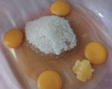 Foto langkah ke 2 dari resep Bolu kukus semangka.