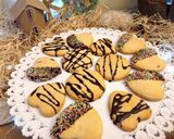 Foto del passaggio 3 della ricetta Biscotti al burro di Babbo Natale