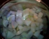 Foto del paso 1 de la receta: Acelgas con papas en chile colorado