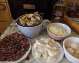 Foto del paso 1 de la receta: Pizza casera con quesos, alcachofas, palmitos y salchichón ibérico
