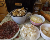 Foto del paso 1 de la receta: Pizza casera con quesos, alcachofas, palmitos y salchichón ibérico